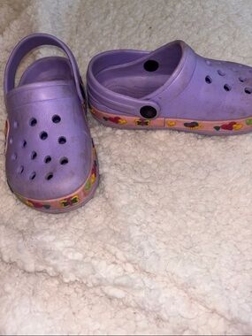 👟3/$10 - Kids Purple Slip-On Clog Shoes with Heart & Butterfly Trim